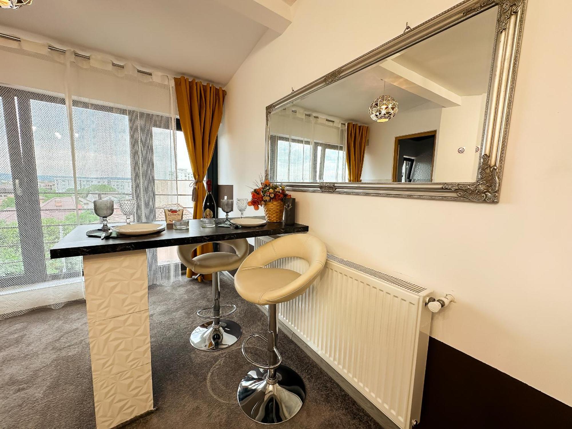 The Royal - With Balcony & Panoramic View Apartment *