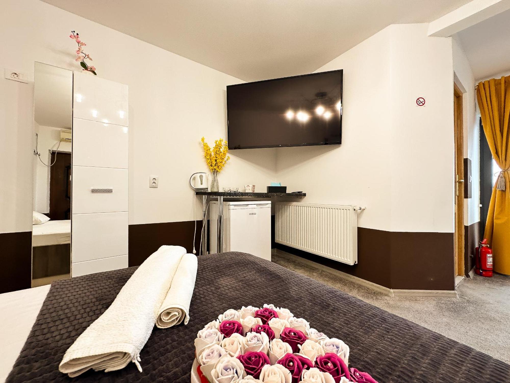 The Royal - With Balcony & Panoramic View *