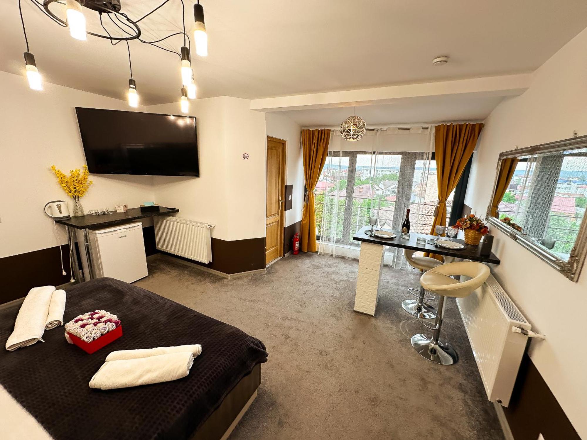 The Royal - With Balcony & Panoramic View * Craiova