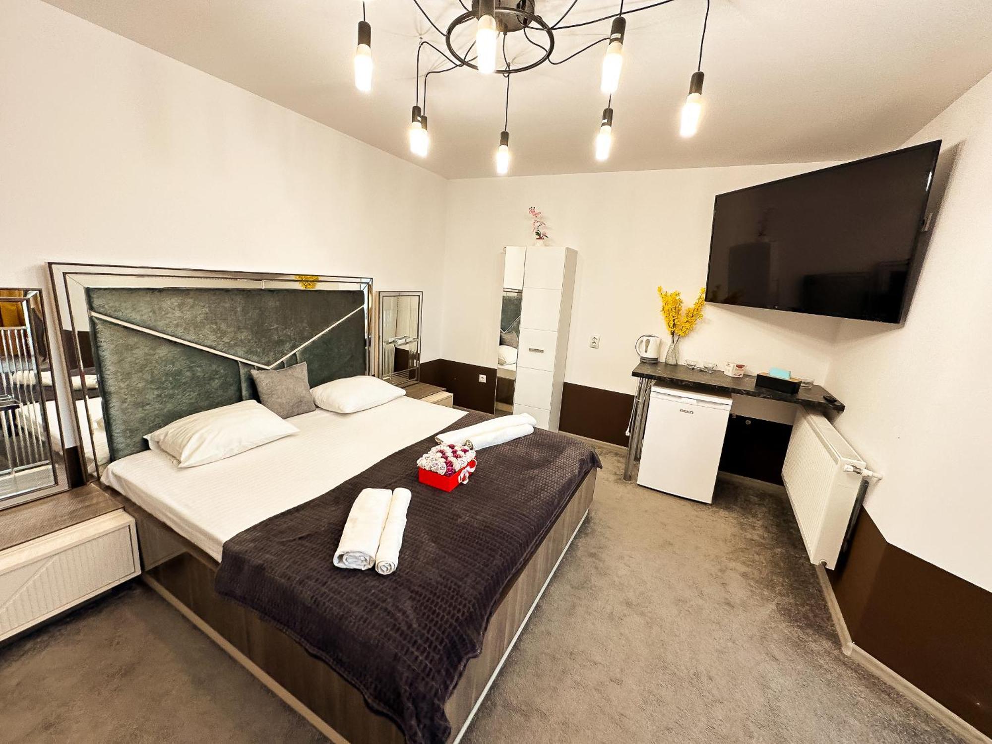 The Royal - With Balcony & Panoramic View