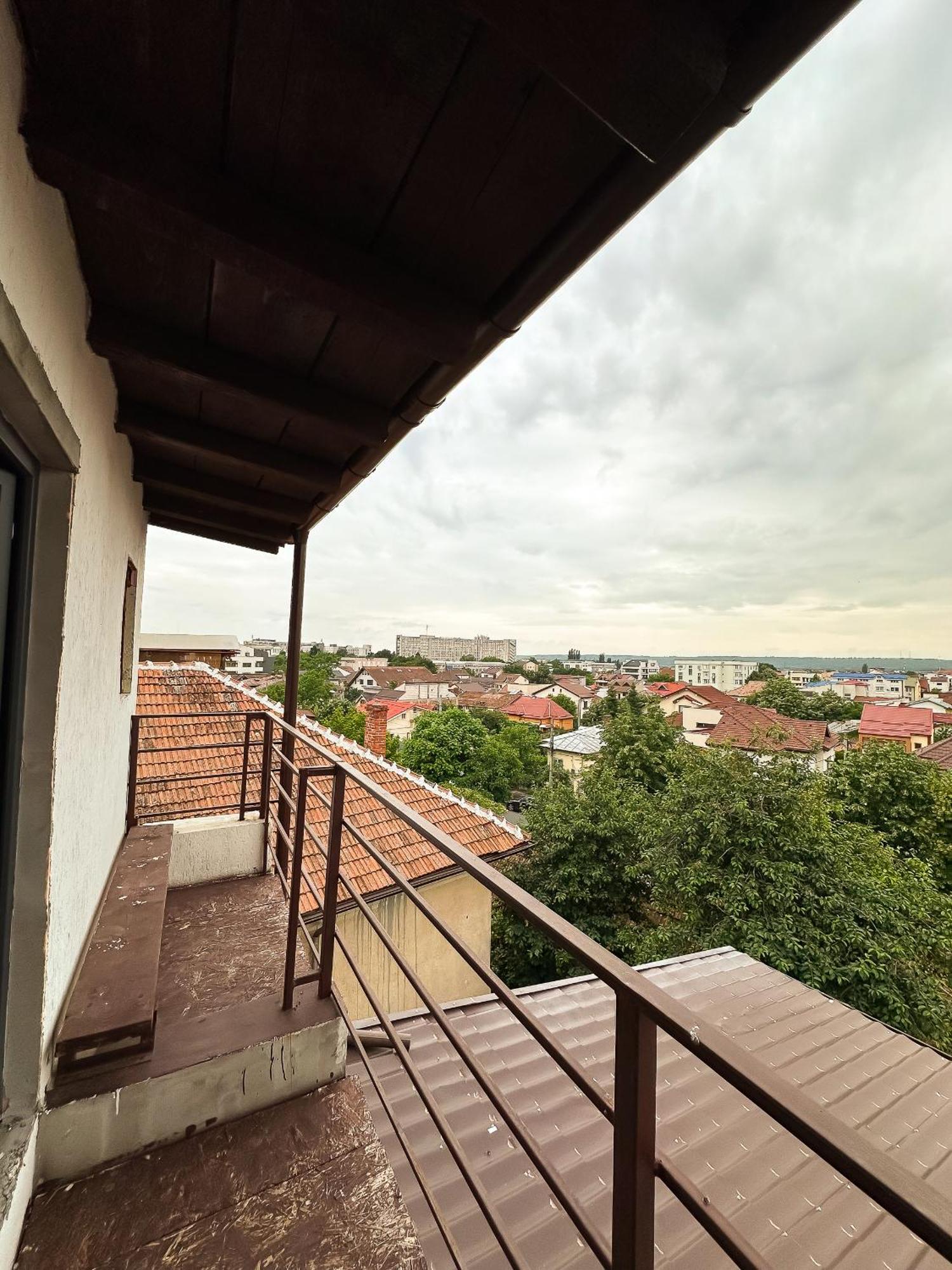 The Royal - With Balcony & Panoramic View Apartment