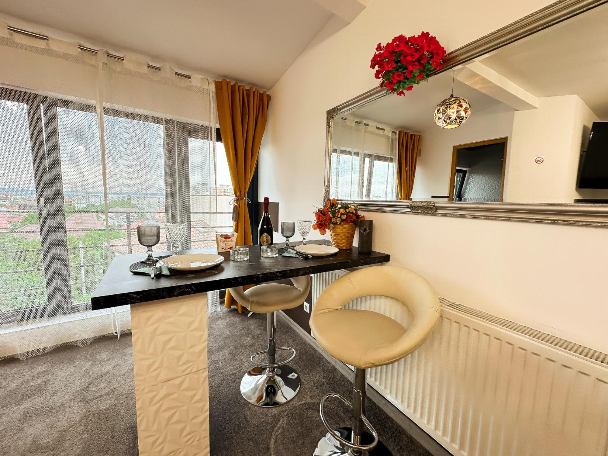 The Royal - With Balcony & Panoramic View *
