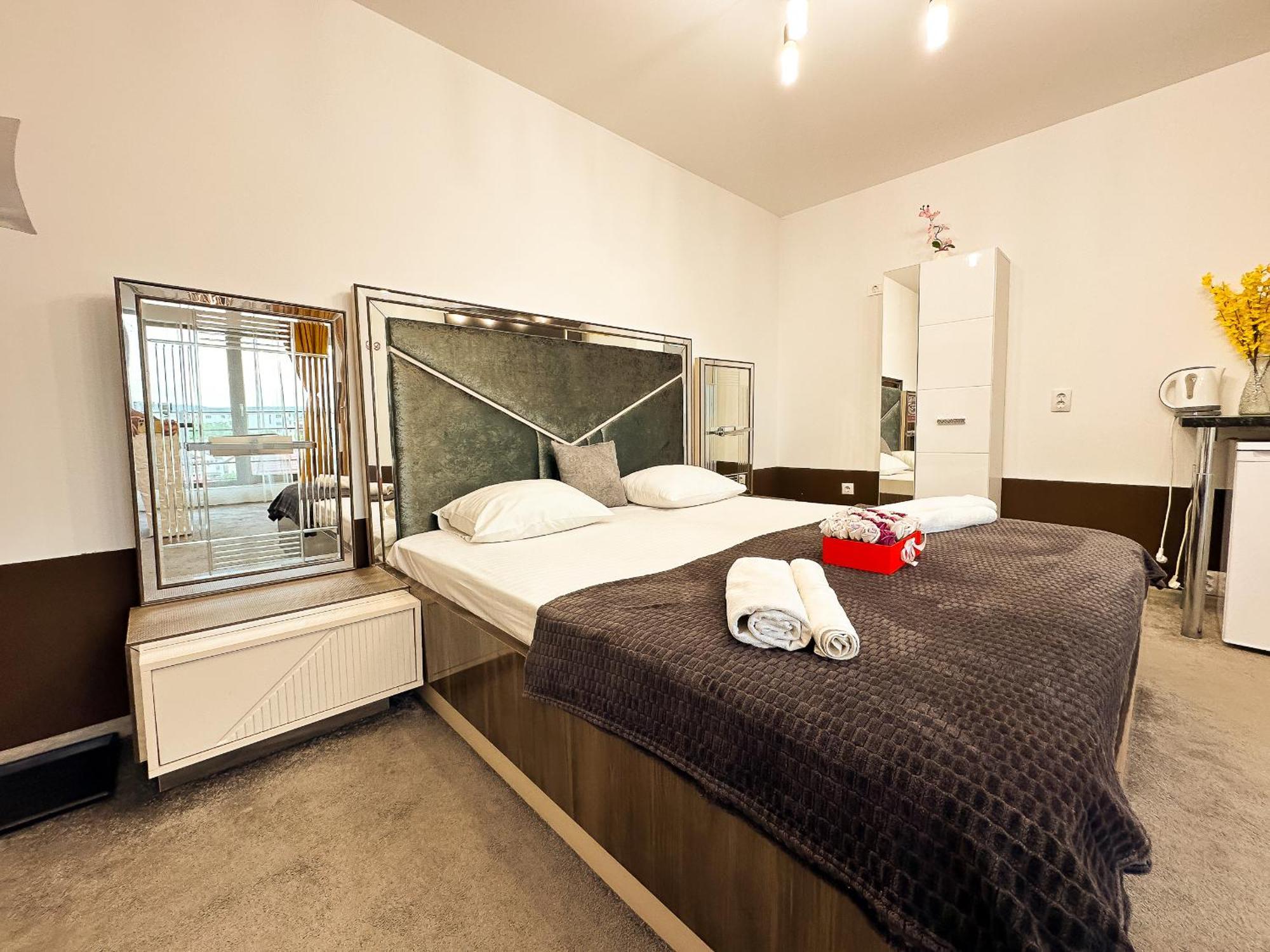 The Royal - With Balcony & Panoramic View Apartment