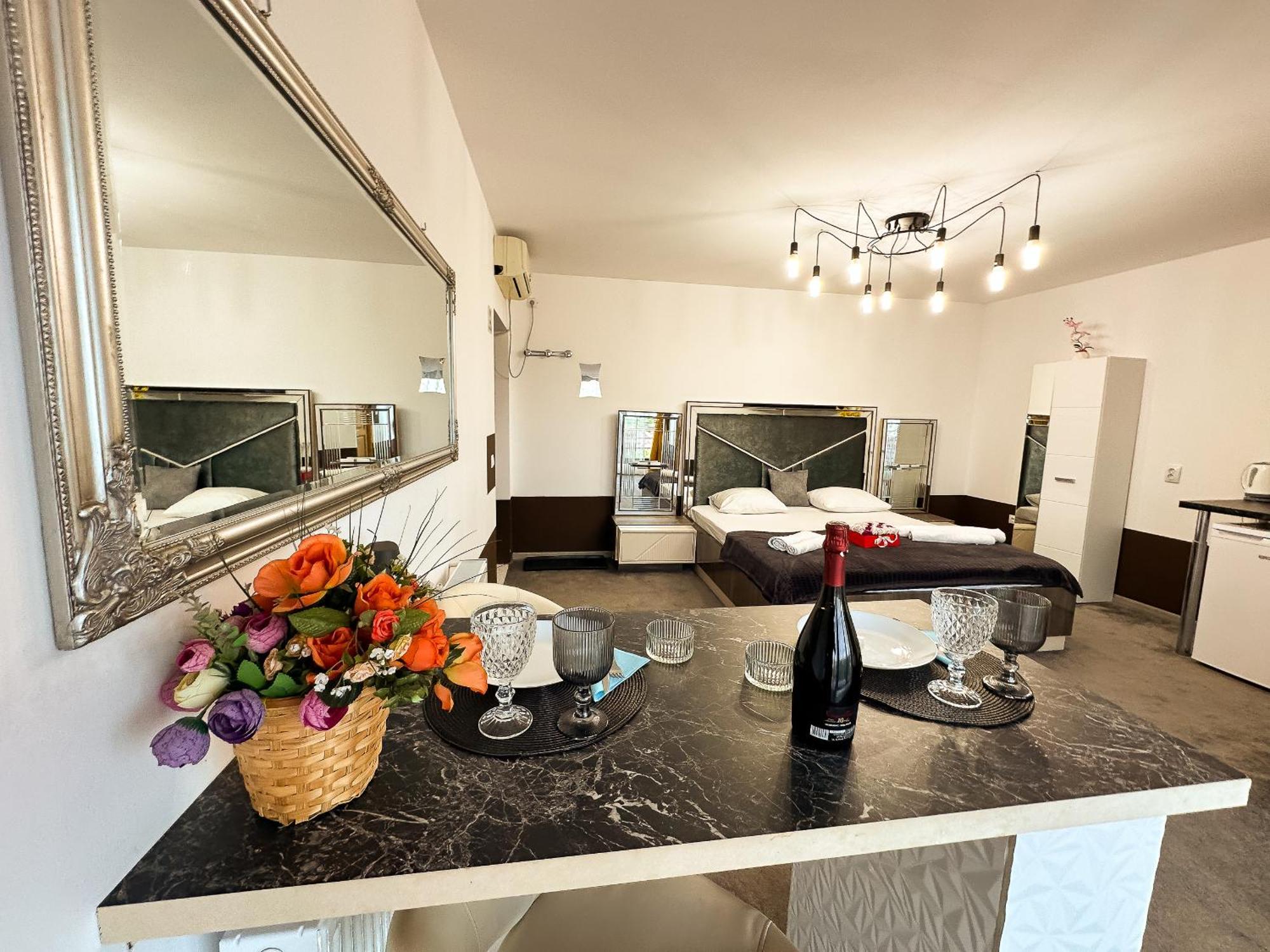 The Royal - With Balcony & Panoramic View Apartment *